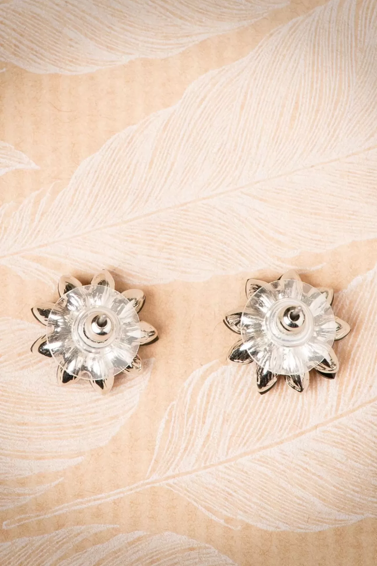 Sieraden | Lovely Audrey Jet Flower Stud Oorbellen In Zwart En Zilver