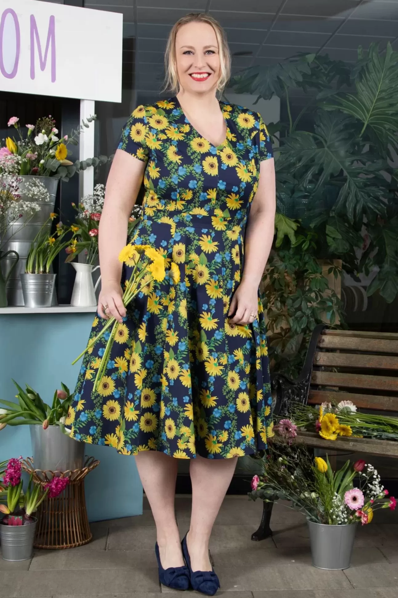 Swing Jurken | Topvintage Boutique Collection Exclusief Bij Topvintage ~ Olivia Swingjurk Met Korte Mouwen In Donkerblauw