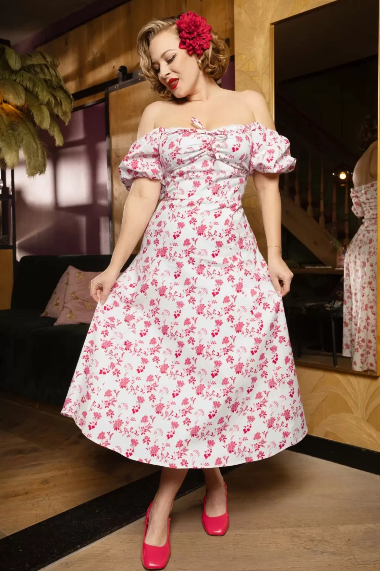 Plus Size Jurken | Timeless Femke Floral Swing Jurk In Wit En Cederroze