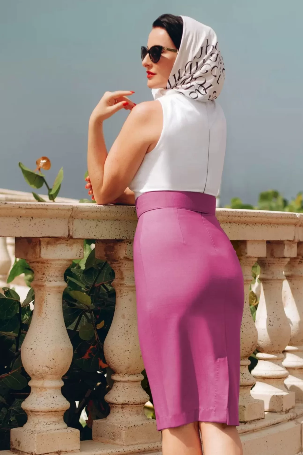 Plus Size Jurken | Vintage Diva The Kellie Pencil Jurk In Gebroken Wit En Donker Magentaroze